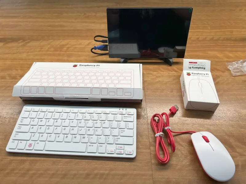 Image of the keyboard and mouse