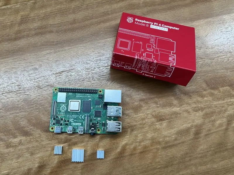 Picture of Raspberry Pi and heatsink kit